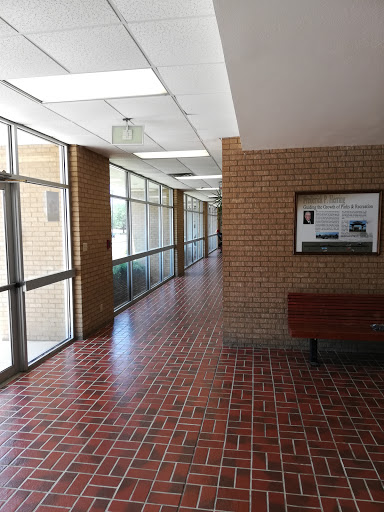 Recreation Center «Frederick P. Herring Recreation Center», reviews and photos, 191 Civic Cir, Lewisville, TX 75067, USA