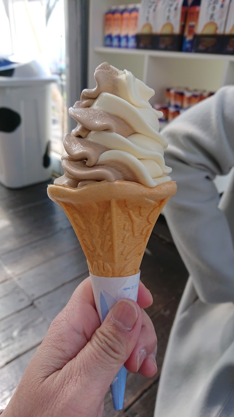 函館牛乳 あいす118 函館酪農公社 北海道函館市中野町 カフェ 喫茶 グルコミ