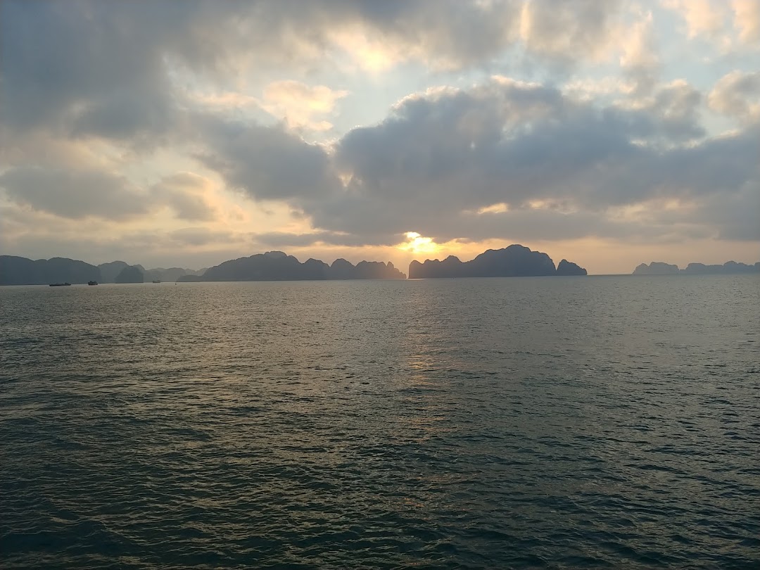 Halong Suite Cruises