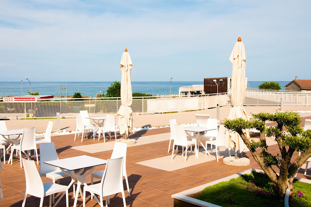 Restaurant hôtels Ambruosi Village Resort & SPA 63061 Massignano