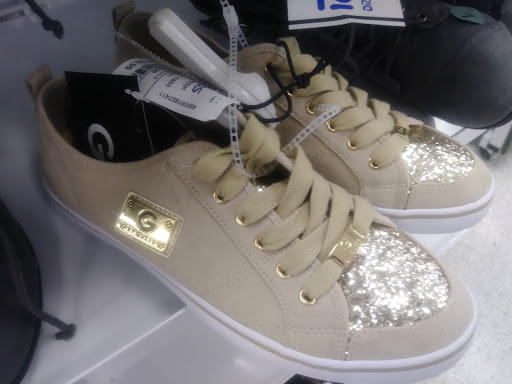 Clothing Store «Ross Dress for Less», reviews and photos, 8123 Cooper Creek Blvd, University Park, FL 34201, USA