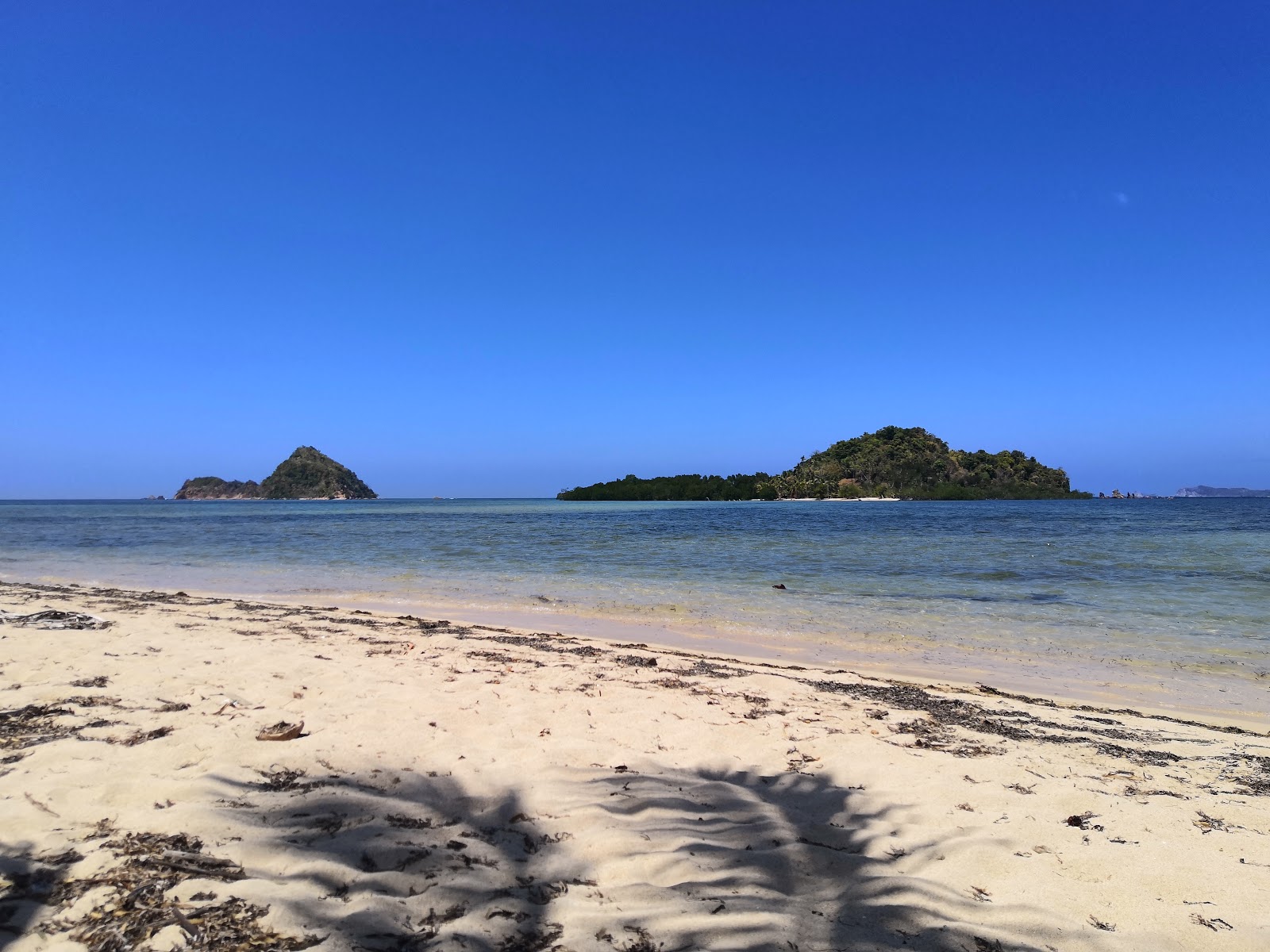 Foto von Lakdayan Beach mit sehr sauber Sauberkeitsgrad