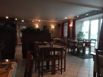 Atmosphère du Restaurant Le Relais Des Trois Rochers à Murat - n°6