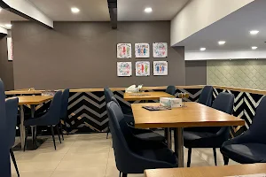 The Second Wife Restaurant & Cafe مطعم ومقهى الزوجة الثانية image
