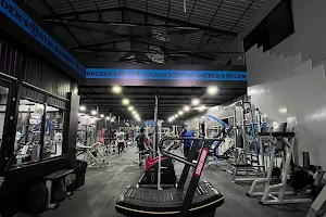 Golden's Gym & Fitness Hall image