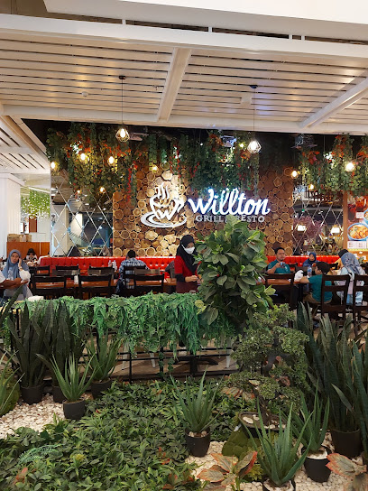 Willton Grill & Resto, Living World