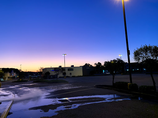 Movie Theater «Regal Cinemas Ronkonkoma 9», reviews and photos, 565 Portion Rd, Ronkonkoma, NY 11779, USA