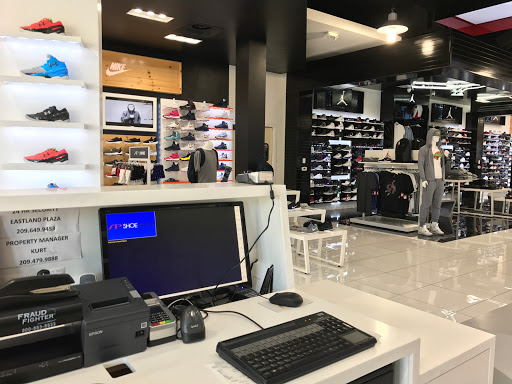 Shoe Store «Shoe Palace», reviews and photos, 554 N Wilson Way, Stockton, CA 95025, USA