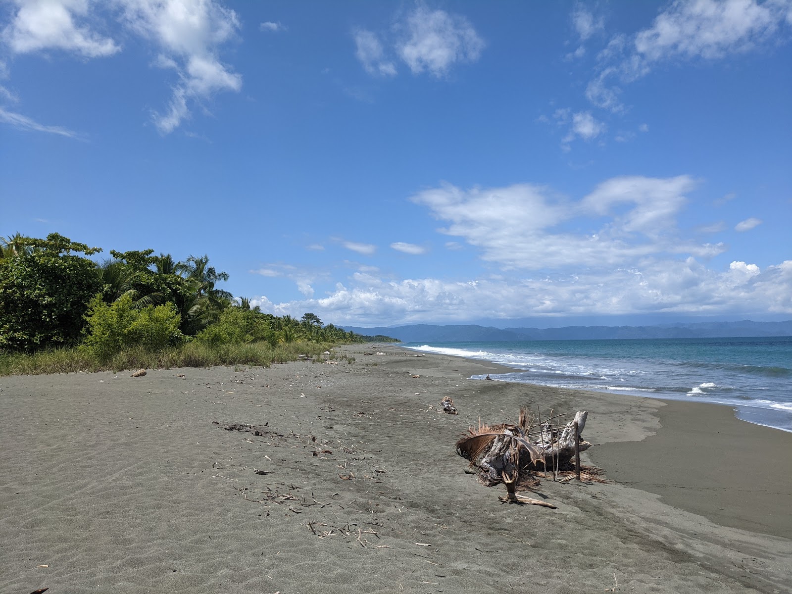 Zdjęcie Playa Platanares z powierzchnią brązowy piasek