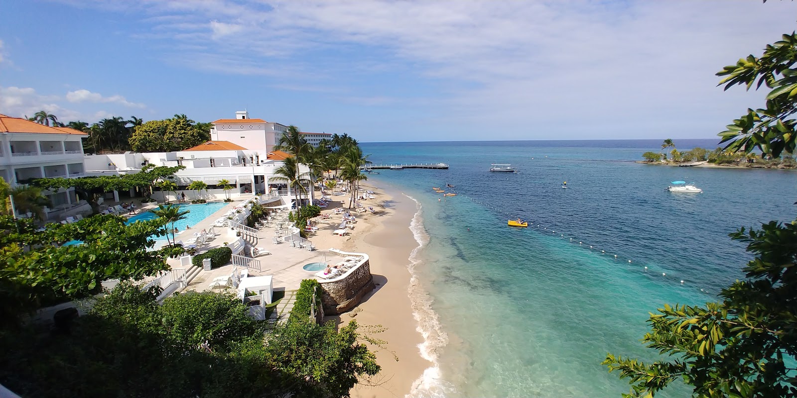 Foto de Praia de Tower Isle com praia direta