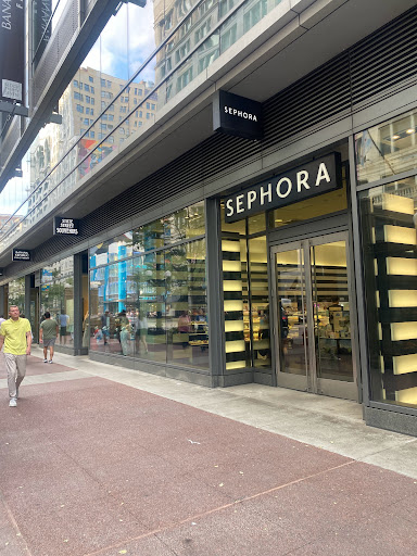 Cosmetics Store «SEPHORA», reviews and photos, 108 N State St Ste 134, Chicago, IL 60602, USA