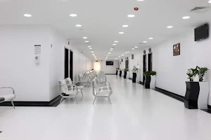 Al Rabeeh Dental Center Isa Town, عيادة الربيع للأسنان image