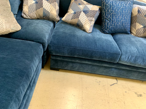 Outlet Store «Rooms To Go Outlet Furniture Store - Grand Prairie», reviews and photos, 2725 TX-360 #100, Grand Prairie, TX 75052, USA