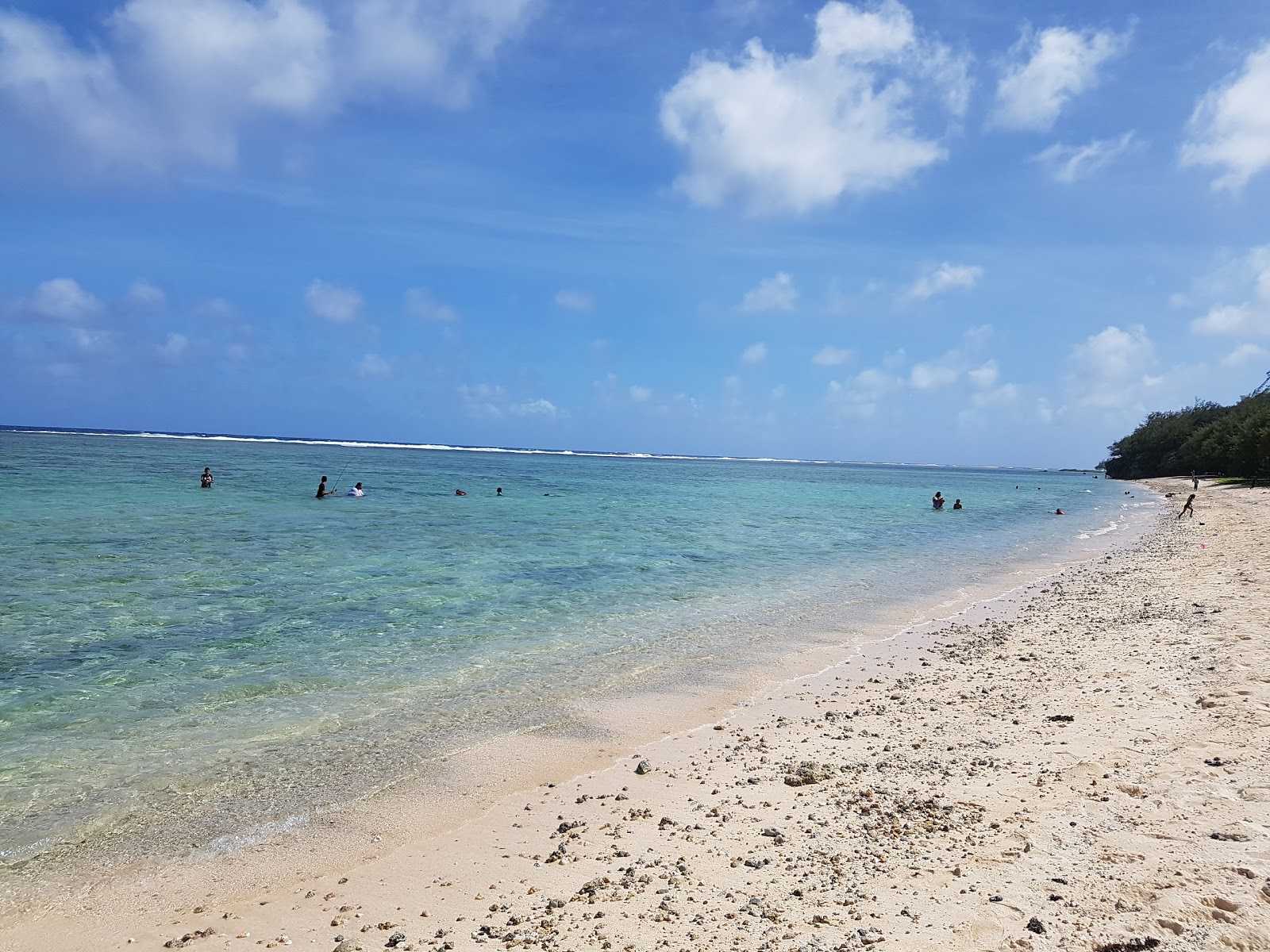 Foto van Ipan Beach met turquoise puur water oppervlakte