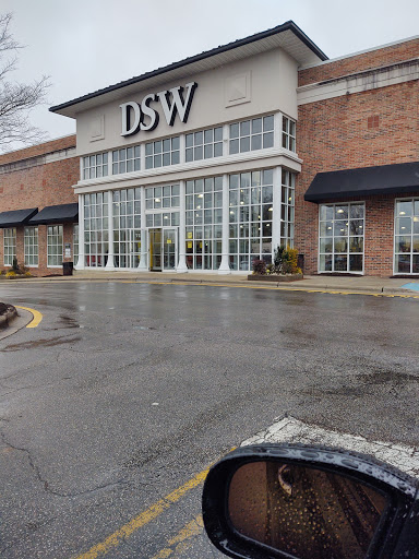 Shopping Mall «Crossroads Plaza», reviews and photos, 213 Crossroads Blvd, Cary, NC 27518, USA