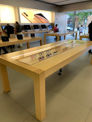 Computer Store «Apple Main Place», reviews and photos, 120 W Jefferson Ave, Naperville, IL 60540, USA