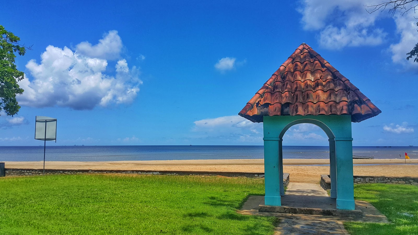 Fotografie cu Vessigny beach cu nivelul de curățenie in medie