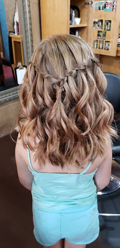 Hair Salon «House of Hair Salon», reviews and photos, 907 W Douglas Ave, Wichita, KS 67213, USA