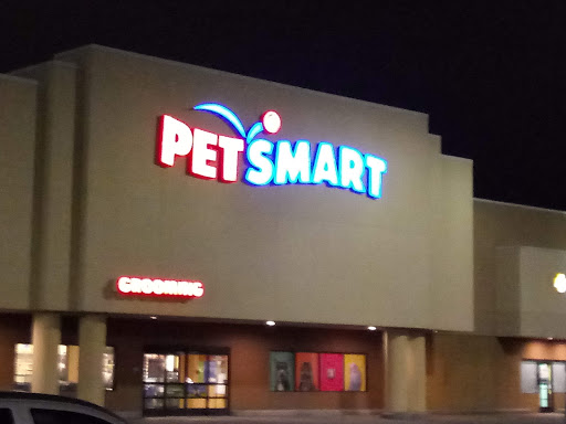 Pet Supply Store «PetSmart», reviews and photos, 215 N Burkhardt Rd, Evansville, IN 47715, USA