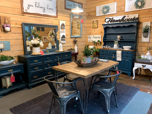 Consignment Shop «Trader Maes Decor & Artist Market», reviews and photos, 2001 Rock Springs Rd, Apopka, FL 32712, USA