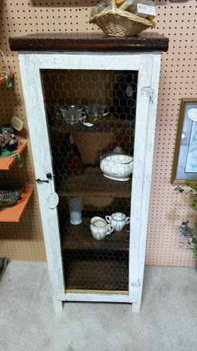 Flea Market «Springfield Flea Market & Gifts», reviews and photos, 1325 E Trafficway St, Springfield, MO 65802, USA