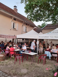 Atmosphère du Restaurant Le Cheval Blanc à Marcilly-lès-Buxy - n°2