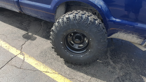 Tire Shop «Discount Tire Store», reviews and photos, 41550 Ford Rd, Canton, MI 48187, USA