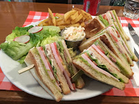 Club sandwich du Restaurant de cuisine américaine moderne Schwartz's à Paris - n°10