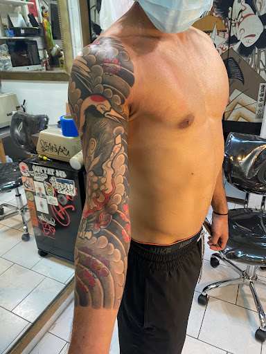 Explore street tattoo ideas, creative tattoo ideas in Honolulu, available at 434 TATTOO WAIKIKI