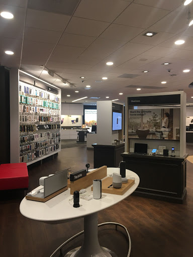 Cell Phone Store «Verizon», reviews and photos, 8461 S Yosemite St Ste 101, Lone Tree, CO 80124, USA