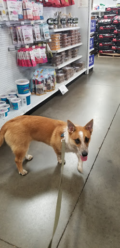 Pet Supply Store «Mounds Pet Food Warehouse», reviews and photos, 2110 S Stoughton Rd, Madison, WI 53716, USA