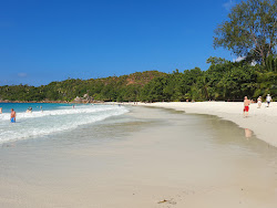 Foto di Spiaggia Anse Lazio area servizi