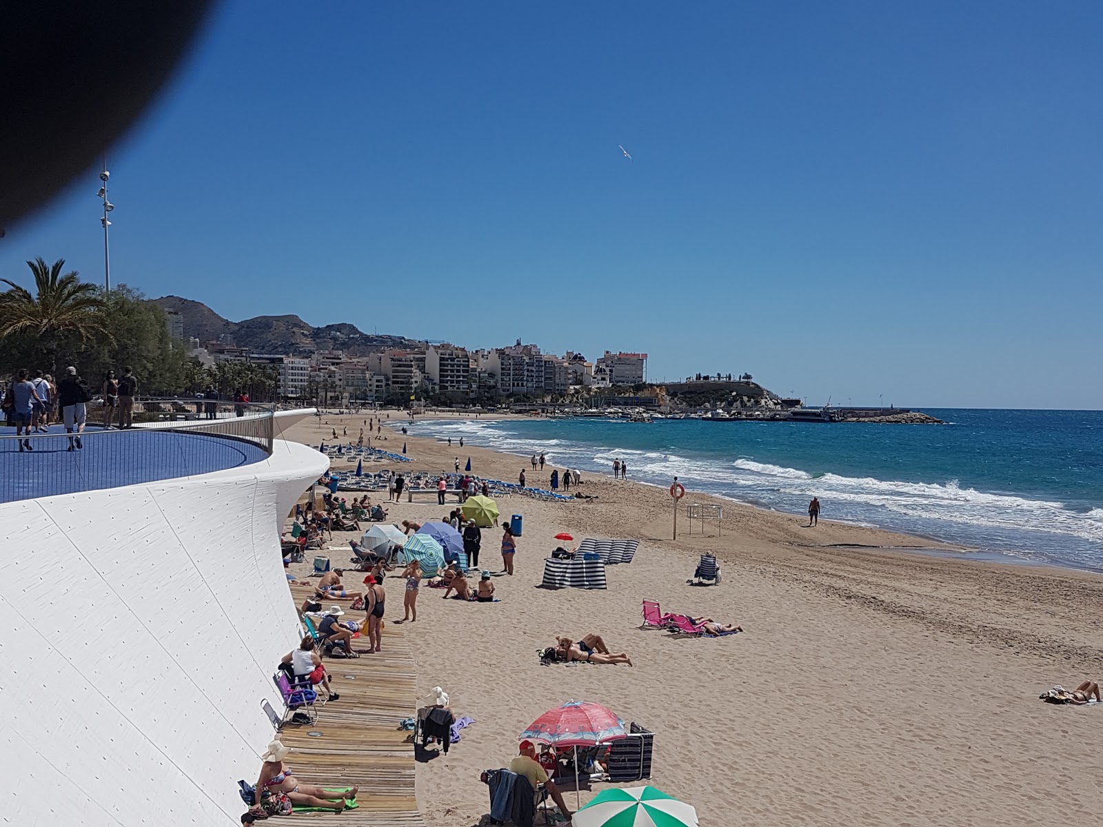 Playa de Poniente'in fotoğrafı çok temiz temizlik seviyesi ile