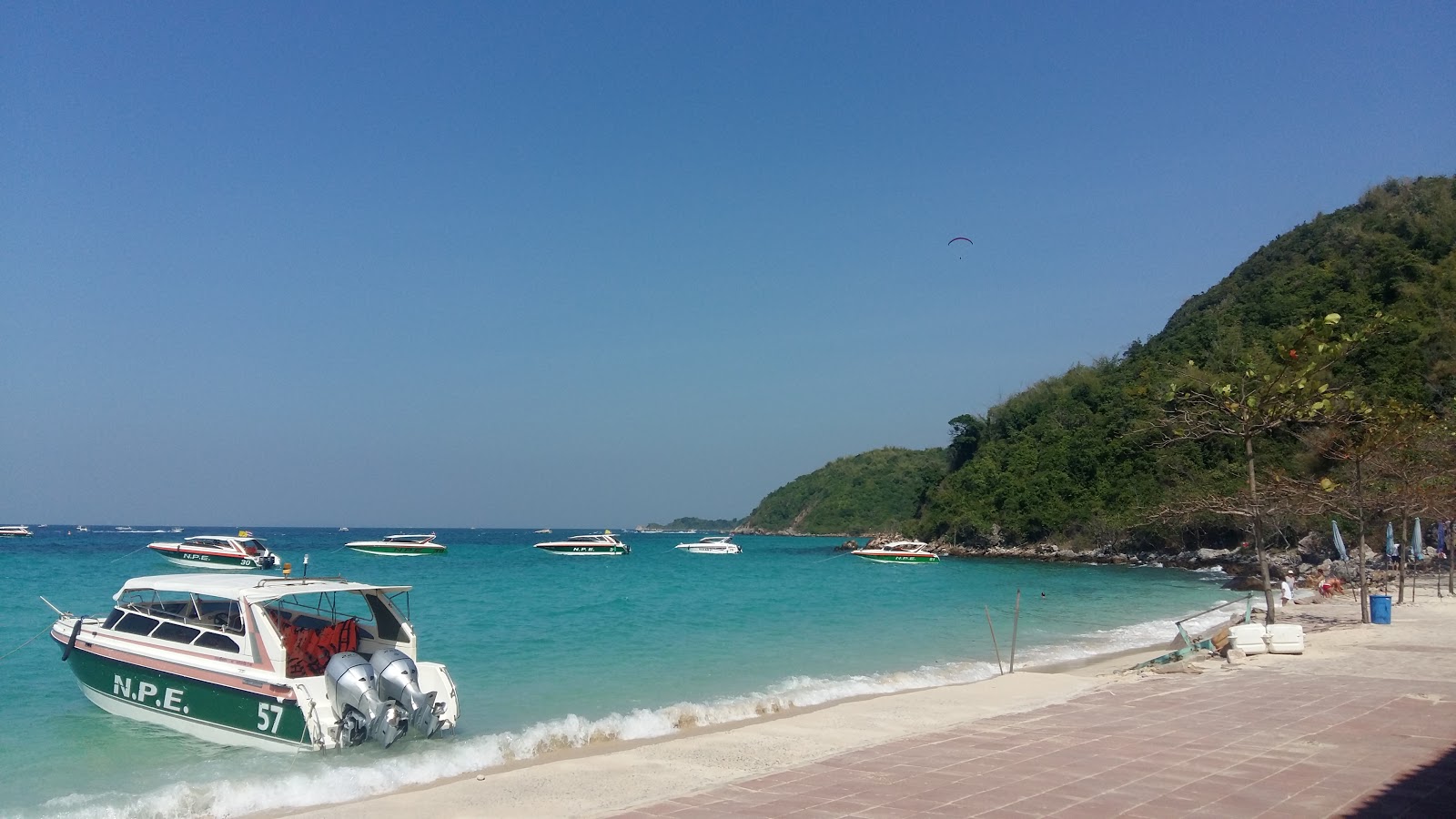 Foto de Tong Lang Beach - lugar popular entre os apreciadores de relaxamento