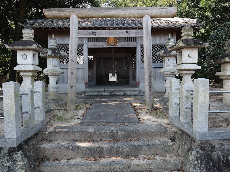 穴師神社