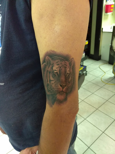 Tattoo Shop «Unlimited Tattoo», reviews and photos, 359 S Irwindale Ave, Azusa, CA 91702, USA