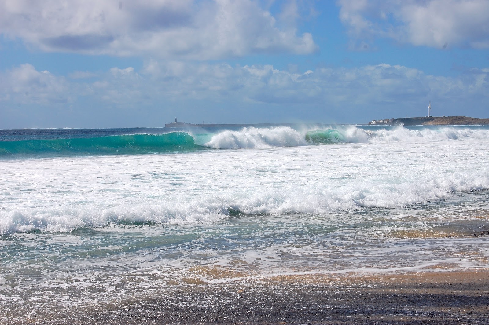 Playa "El Puertito"'in fotoğrafı geniş plaj ile birlikte
