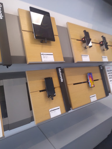 Cell Phone Store «Verizon Authorized Retailer, TCC», reviews and photos, 705 Plaza Dr #1, Chesterton, IN 46304, USA