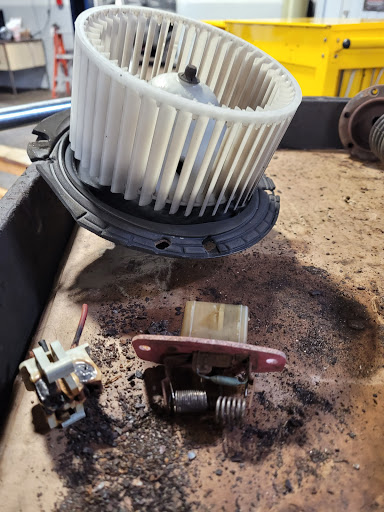 Auto Repair Shop «Middleton Transmission & Auto Repair», reviews and photos, 14 Lonergan Rd, Middleton, MA 01949, USA