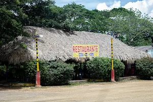 Hotel y Restaurante El Descanso image