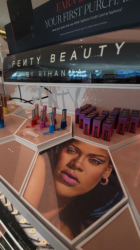 Cosmetics Store «SEPHORA», reviews and photos, 270 N Beverly Dr, Beverly Hills, CA 90210, USA