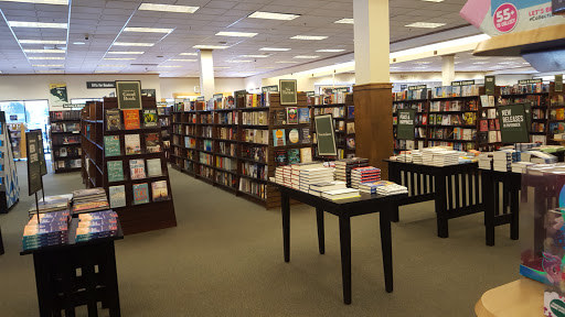 Book Store «Barnes & Noble Booksellers Mansell Crossings SC», reviews and photos, 7660 North Point Pkwy, Alpharetta, GA 30022, USA