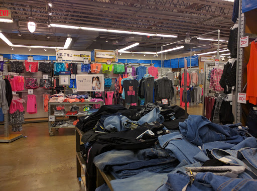 Clothing Store «Old Navy», reviews and photos, 3115 SW Cedar Hills Blvd, Beaverton, OR 97005, USA