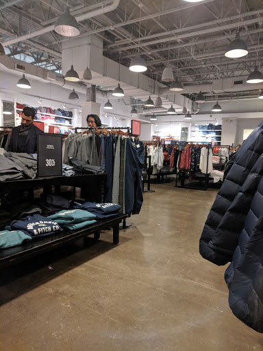 Clothing Store «Abercrombie & Fitch», reviews and photos, 651 Kapkowski Rd, Elizabeth, NJ 07201, USA