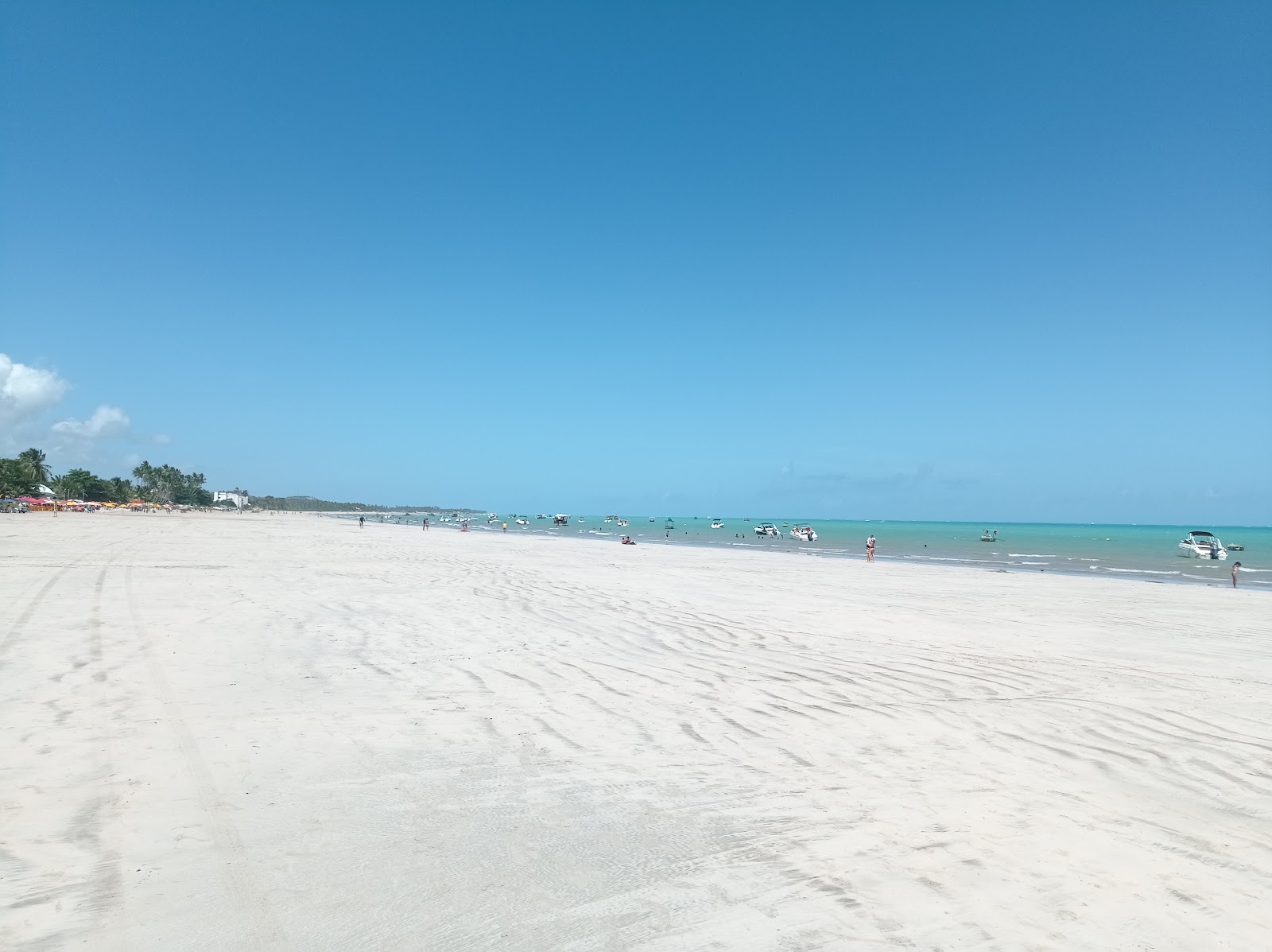 Foto de Praia dos Casais com areia bege superfície