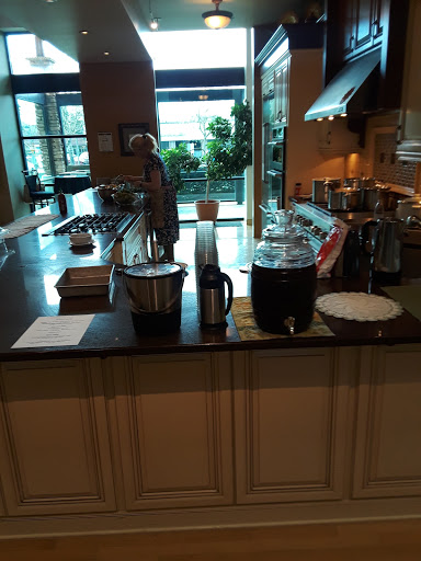 Appliance Store «Standard TV & Appliance», reviews and photos, 3600 SW Hall Blvd, Beaverton, OR 97005, USA