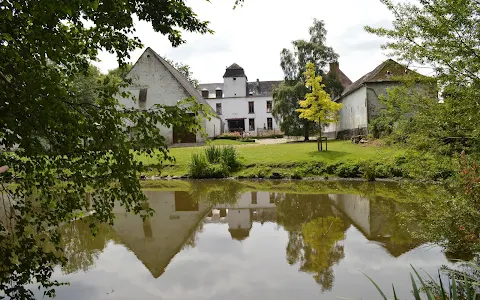 Le Domaine Du Château Blanc à 10 minutes de Pairi Daiza image