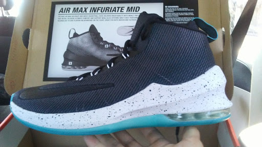 Sporting Goods Store «Big 5 Sporting Goods - Fresno», reviews and photos, 5488 N Blackstone Ave, Fresno, CA 93710, USA