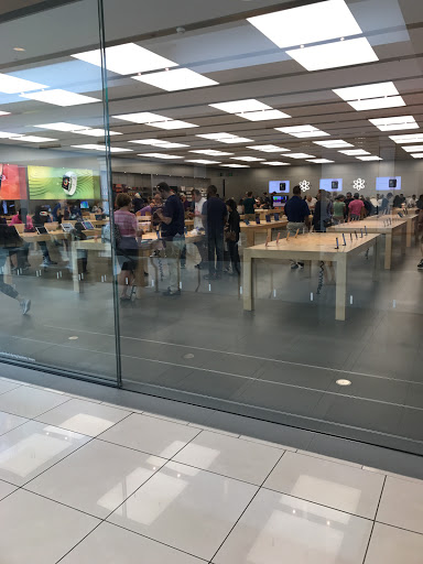 Computer Store «Apple Kenwood Towne Centre», reviews and photos, 7875 Montgomery Rd, Cincinnati, OH 45236, USA