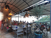 Atmosphère du Restaurant Le Rhumarin à Sainte-Croix-du-Verdon - n°13